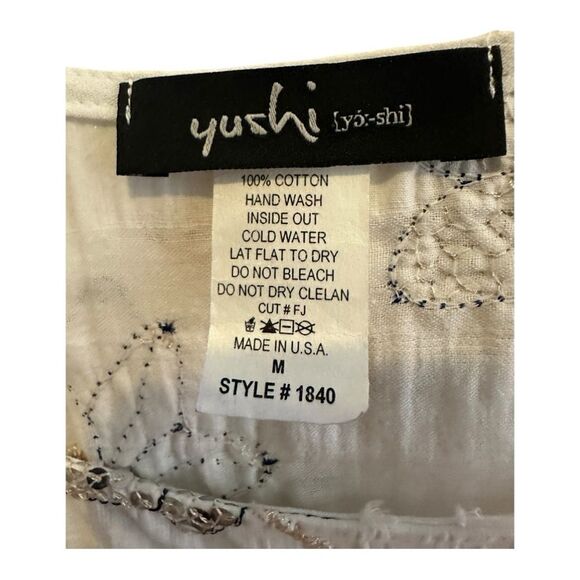 Yushi white tunic embroidered flowered top with sequence Top w/frayed edges - Picture 7 of 11